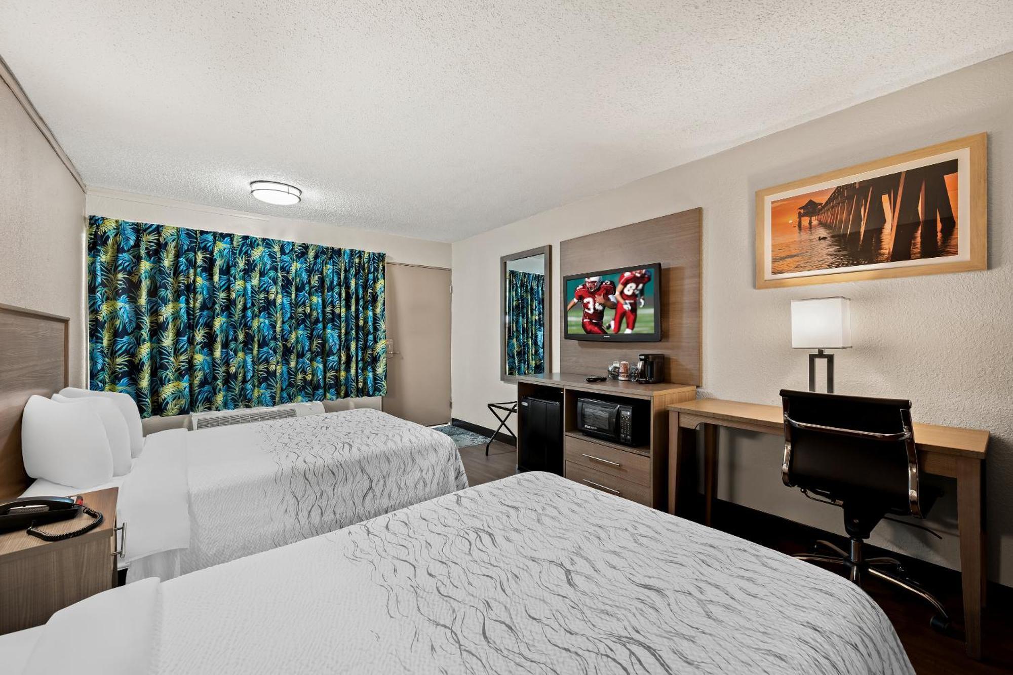 Red Roof Inn Plus+ & Suites Naples Downtown-5Th Ave S المظهر الخارجي الصورة