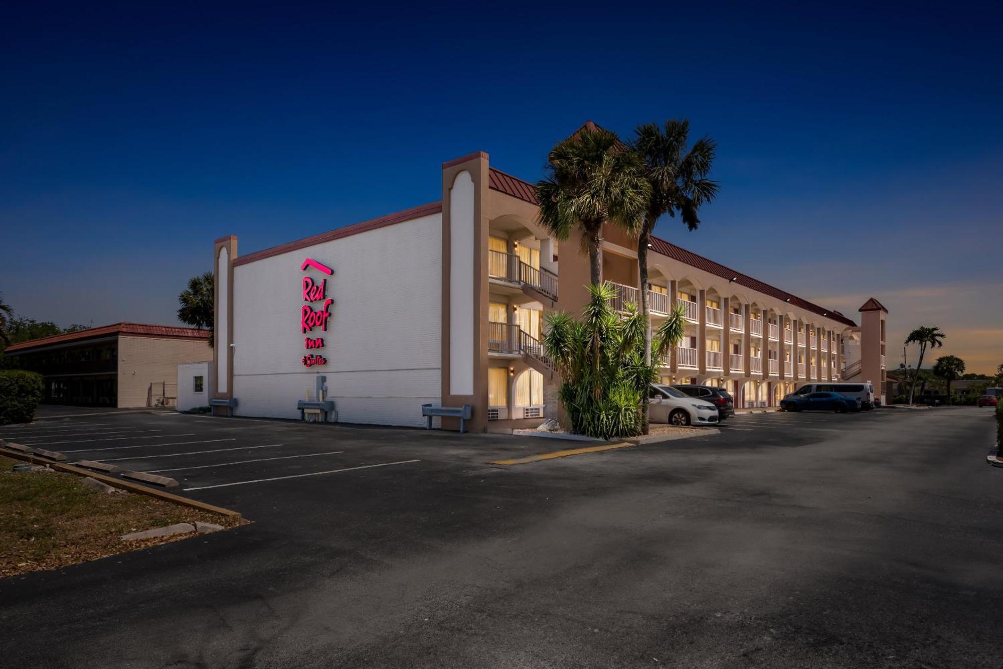 Red Roof Inn Plus+ & Suites Naples Downtown-5Th Ave S المظهر الخارجي الصورة