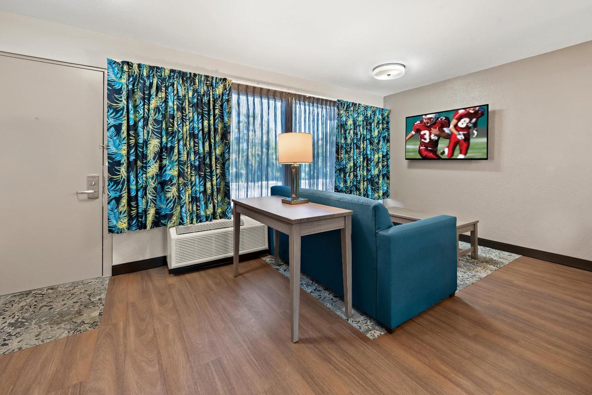 Red Roof Inn Plus+ & Suites Naples Downtown-5Th Ave S المظهر الخارجي الصورة