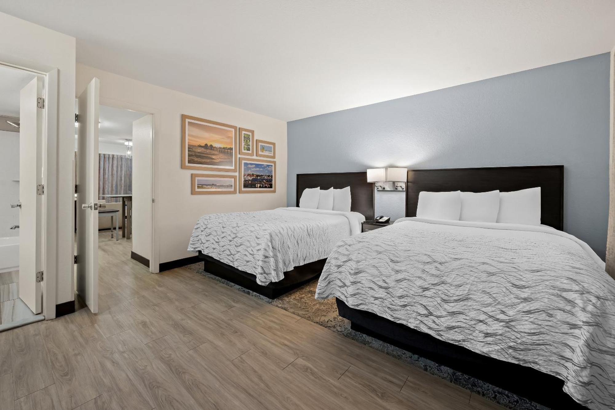Red Roof Inn Plus+ & Suites Naples Downtown-5Th Ave S المظهر الخارجي الصورة
