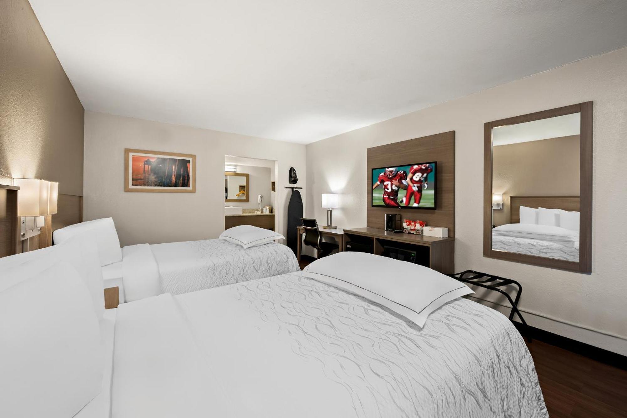 Red Roof Inn Plus+ & Suites Naples Downtown-5Th Ave S المظهر الخارجي الصورة