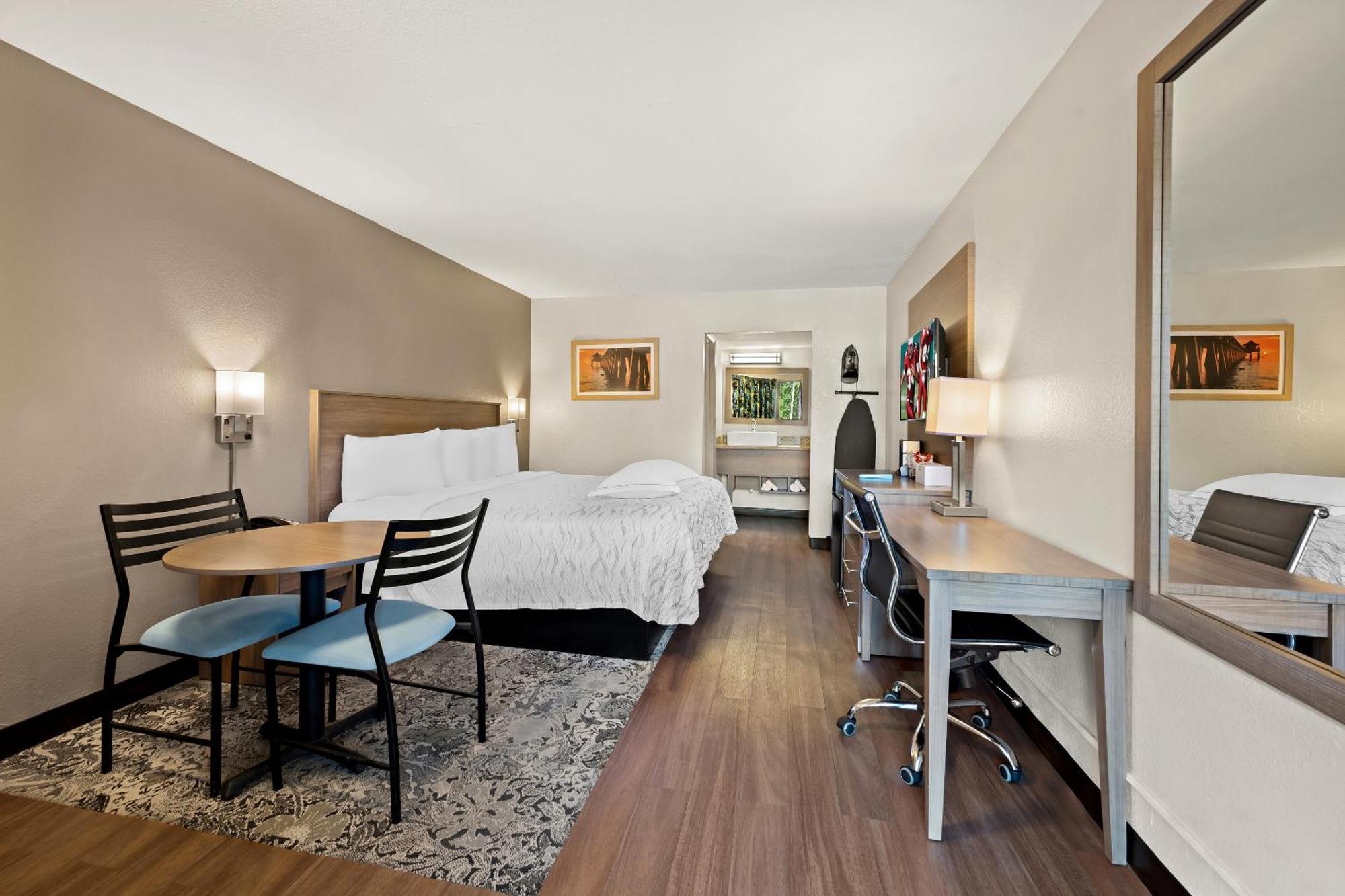 Red Roof Inn Plus+ & Suites Naples Downtown-5Th Ave S المظهر الخارجي الصورة