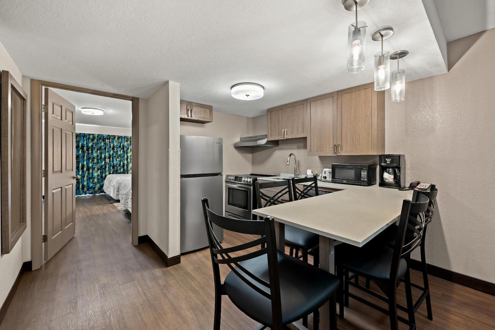 Red Roof Inn Plus+ & Suites Naples Downtown-5Th Ave S المظهر الخارجي الصورة