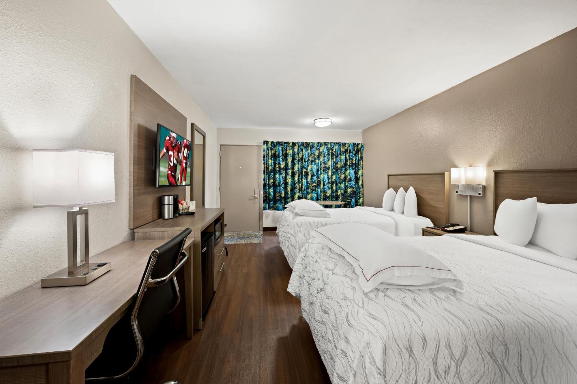 Red Roof Inn Plus+ & Suites Naples Downtown-5Th Ave S المظهر الخارجي الصورة