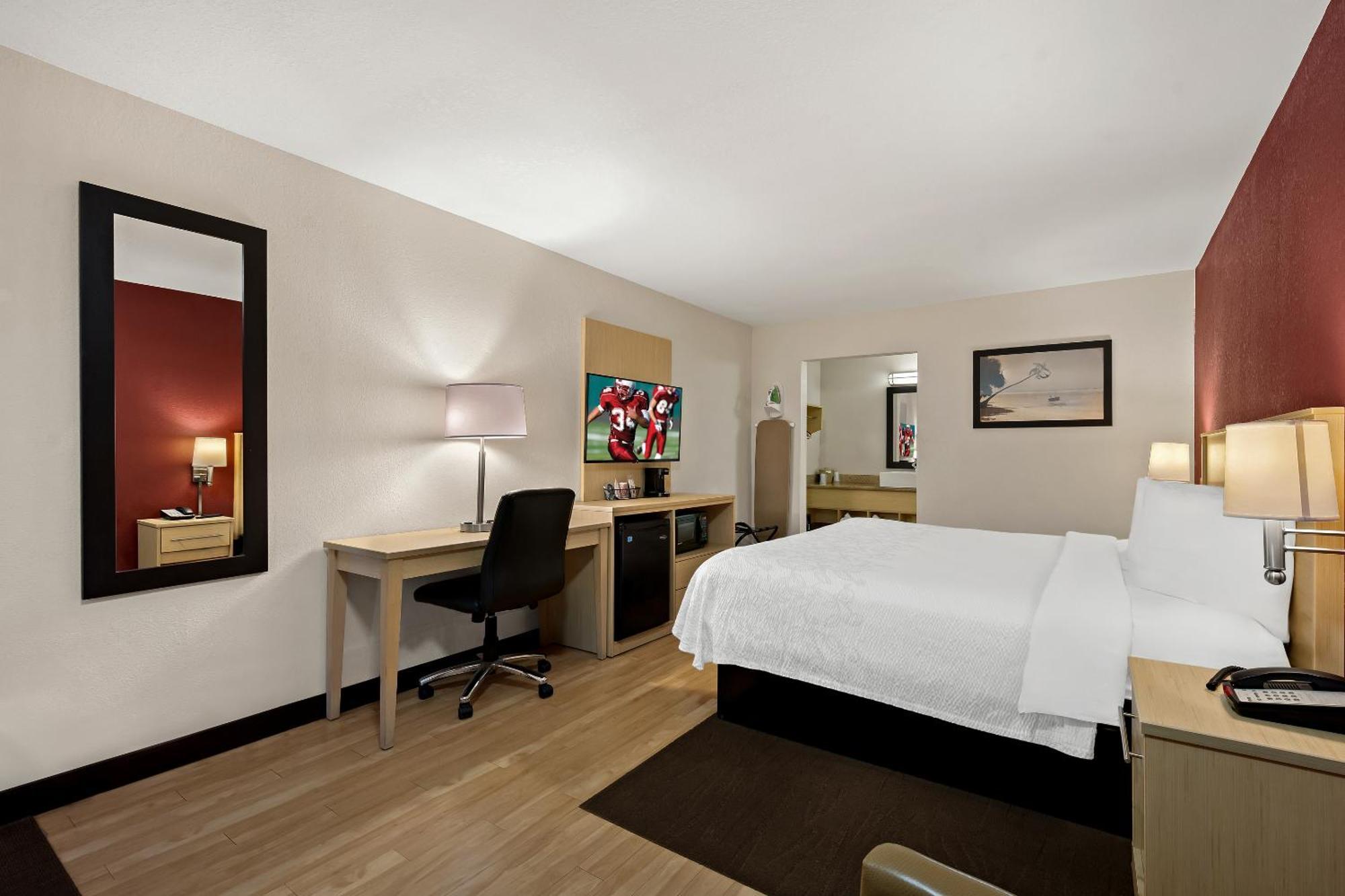 Red Roof Inn Plus+ & Suites Naples Downtown-5Th Ave S المظهر الخارجي الصورة