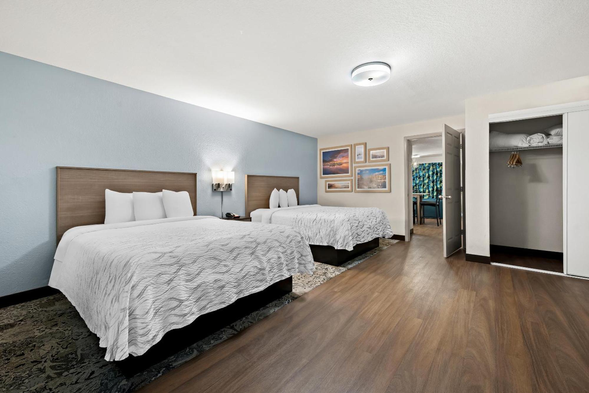 Red Roof Inn Plus+ & Suites Naples Downtown-5Th Ave S المظهر الخارجي الصورة