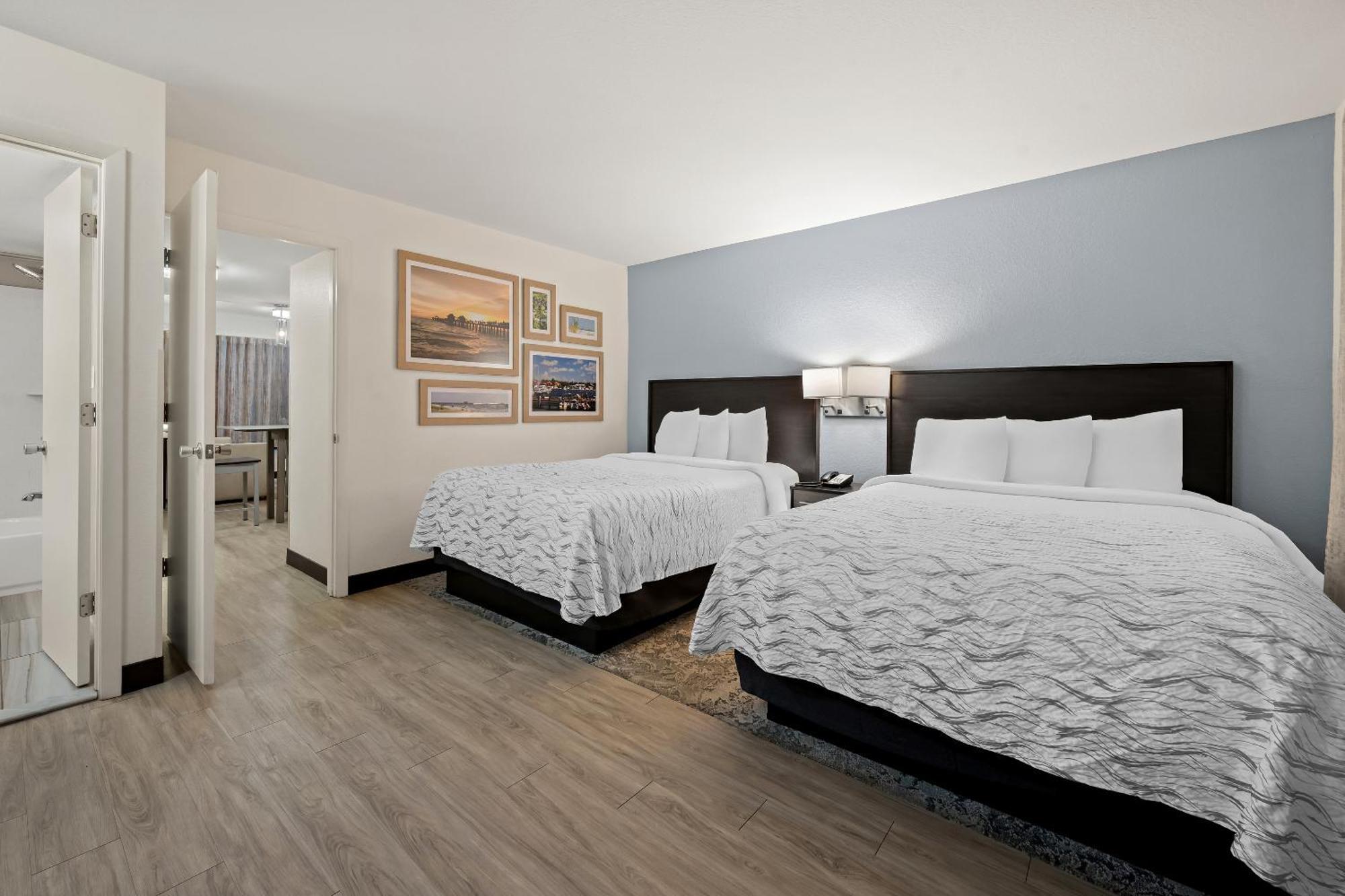Red Roof Inn Plus+ & Suites Naples Downtown-5Th Ave S المظهر الخارجي الصورة